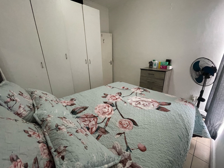 To Let 2 Bedroom Property for Rent in Athlone Western Cape